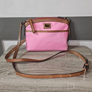❄️SALE❄️Dooney & Bourke Wayfarer Domed Crossbody- LIKE NEW